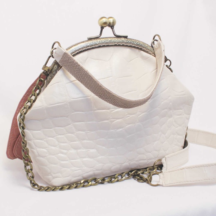 Borsetta in pelle con farfalla